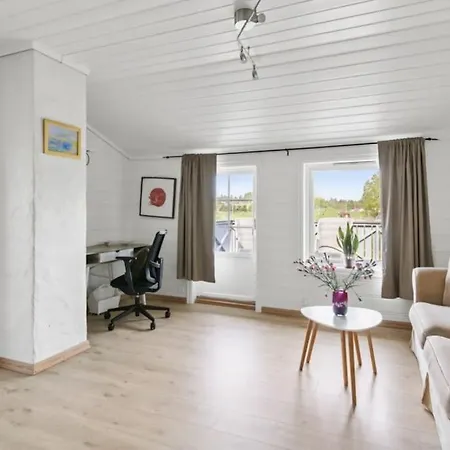 Hyggelig Enebolig Pa Notteroy, Rett Ved Golfbane