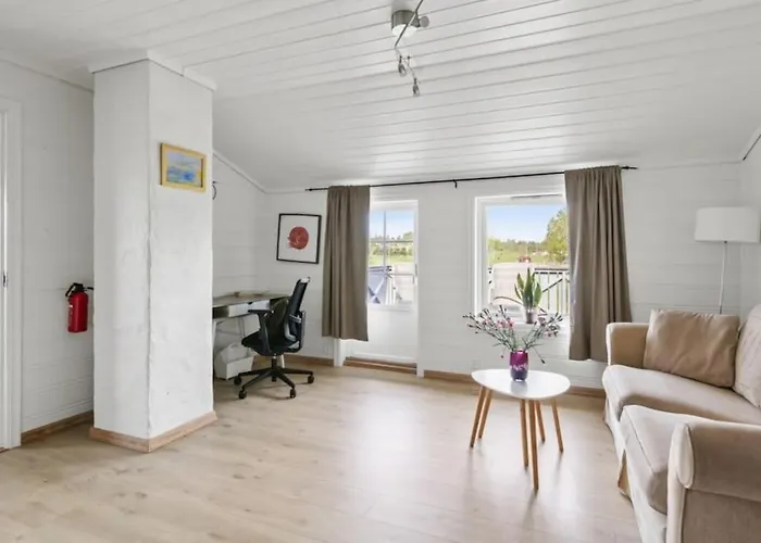 Hyggelig Enebolig Pa Notteroy, Rett Ved Golfbane