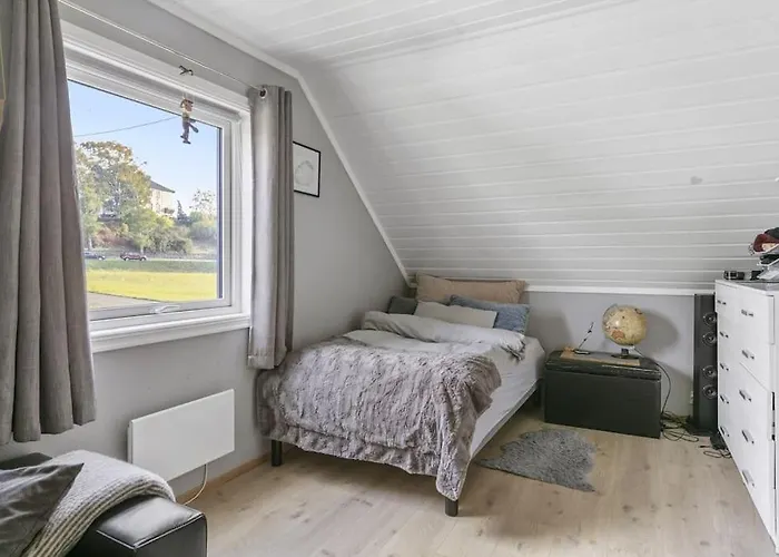Feriehus Hyggelig Enebolig Pa Notteroy, Rett Ved Golfbane